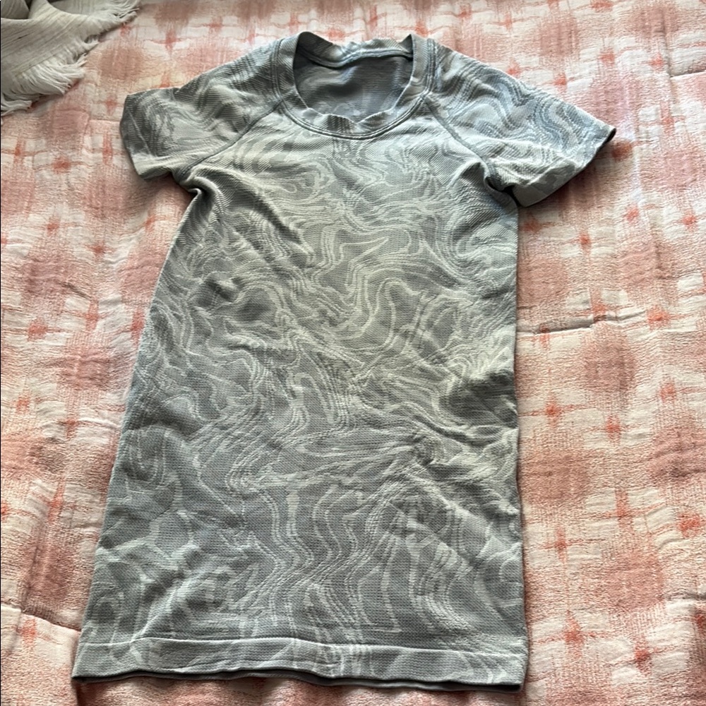 Lululemon Athletica Gray Patterned Fabric